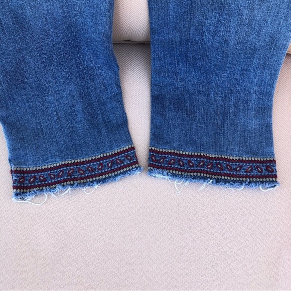 Democracy Boho Slim Straight Flood Distressed Raw Embroidered hem Jeans Size 8 - Picture 9 of 15